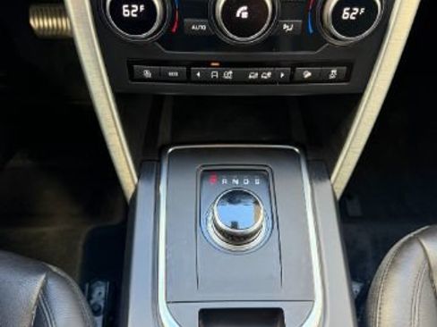 Used 2019 Land Rover Discovery Sport SE AWD/4WD image 22