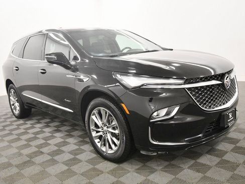Used 2023 Buick Enclave Avenir image 10