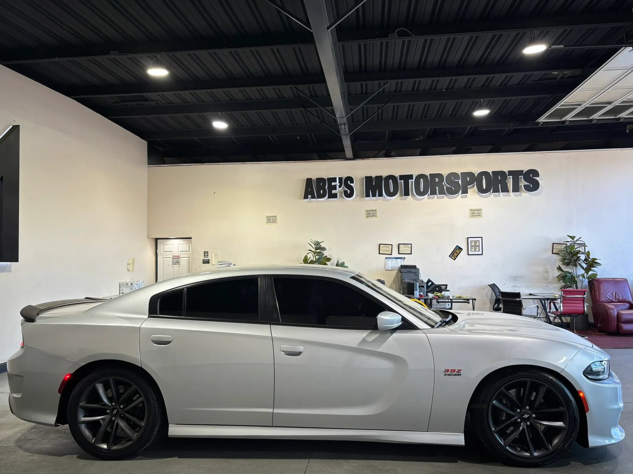 Used 2019 Dodge Charger Scat Pack w/ Navigation & Travel Group RWD image 4
