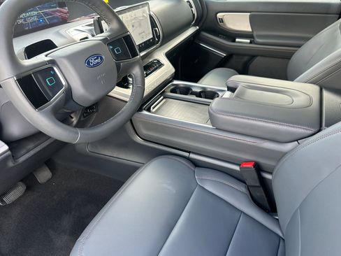 New 2025 Ford Expedition Active image 10