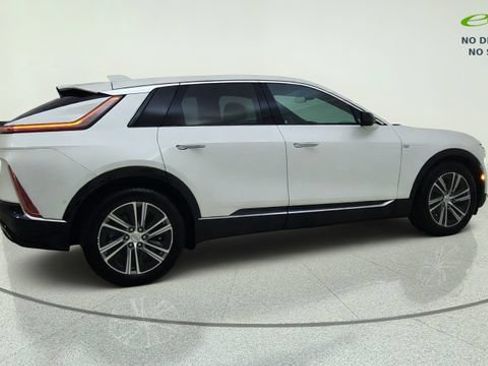 Used 2024 Cadillac Lyriq Luxury w/ LPO, Floor Liner Package AWD/4WD image 8