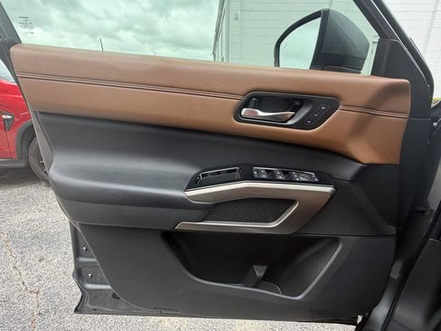 Used 2024 Nissan Pathfinder Platinum w/ Cargo Package FWD image 23