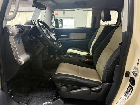 Used 2010 Toyota FJ Cruiser 4WD image 11