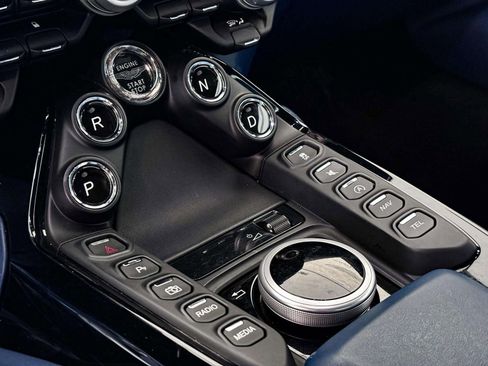 Used 2023 Aston Martin V8 Vantage Roadster image 31