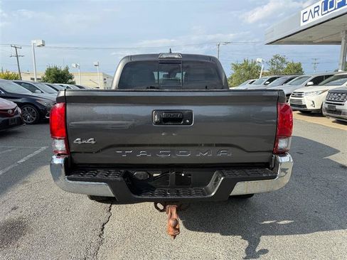 Used 2018 Toyota Tacoma SR5 AWD/4WD image 7