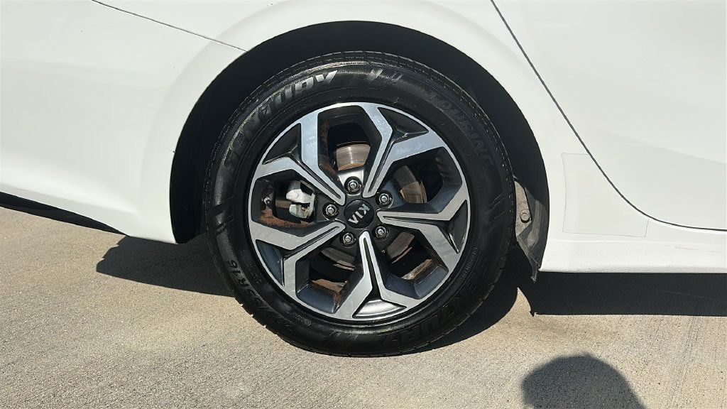 Used 2020 Kia Forte LXS FWD image 16