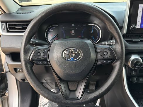 Used 2025 Toyota RAV4 XLE AWD/4WD image 23