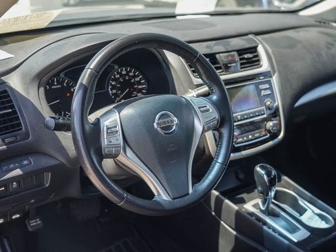 Used 2018 Nissan Altima 2.5 SV FWD image 17