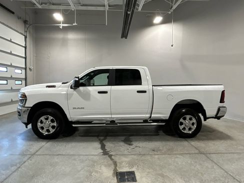 Used 2026 RAM 2500 Big Horn AWD/4WD image 9