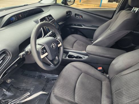 Used 2016 Toyota Prius Two image 17