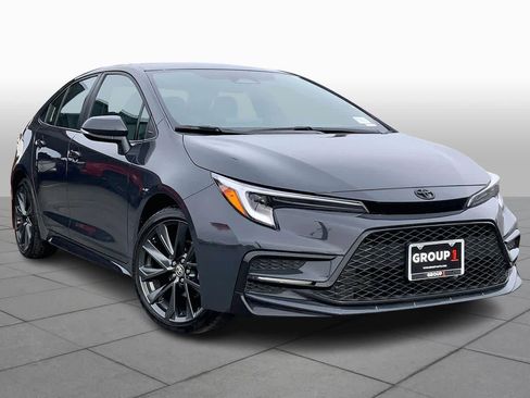 Used 2025 Toyota Corolla SE image 3