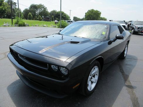 Used 2011 Dodge Challenger RWD image 9