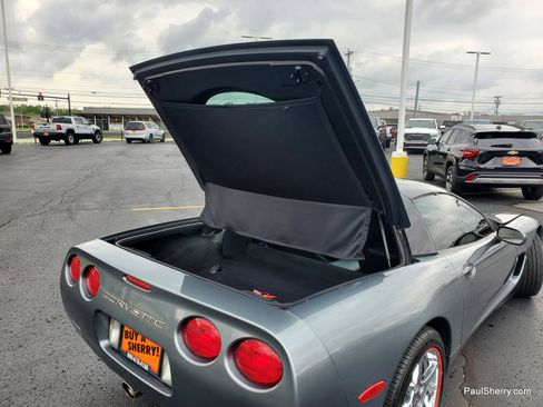 Used 2004 Chevrolet Corvette Coupe RWD image 18