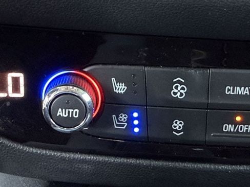 Used 2018 Buick Enclave Premium w/ Experience Buick Package FWD image 21
