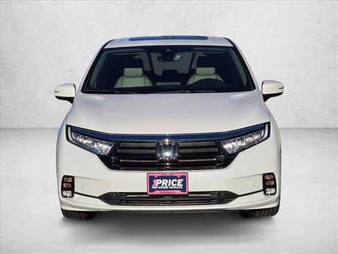 Used 2024 Honda Odyssey Touring image 2