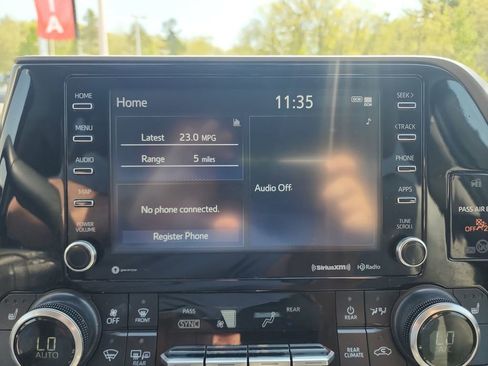 Used 2022 Toyota Highlander XLE AWD/4WD image 17