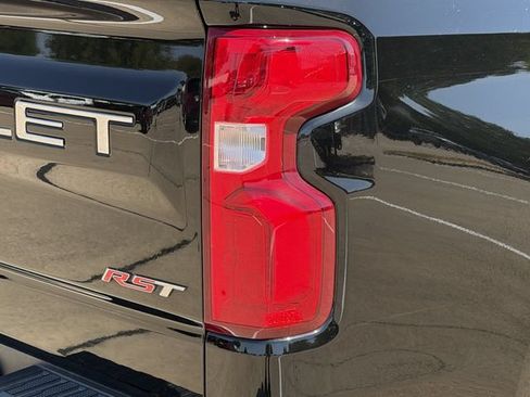 Used 2022 Chevrolet Silverado 1500 RST w/ Z71 Off-Road Package AWD/4WD image 7