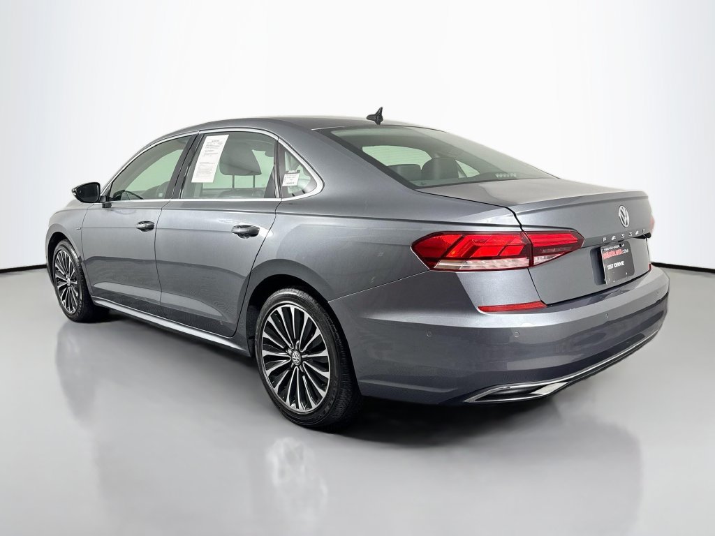 Used 2022 Volkswagen Passat 2.0T FWD image 7