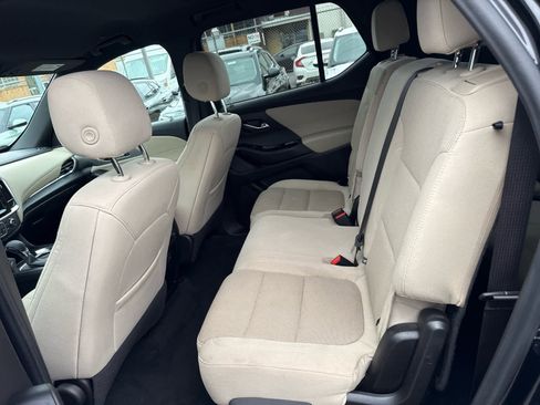 Used 2023 Chevrolet Traverse LS image 11