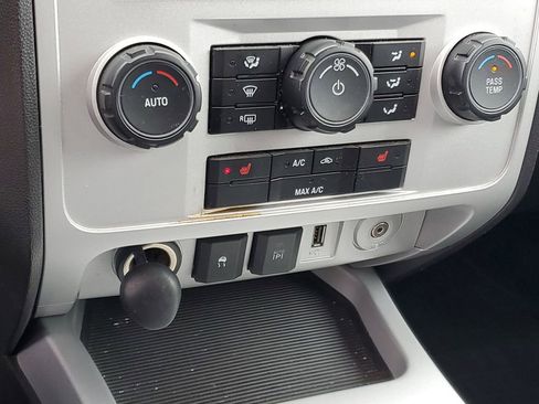 Used 2010 Mercury Mariner Premier image 17