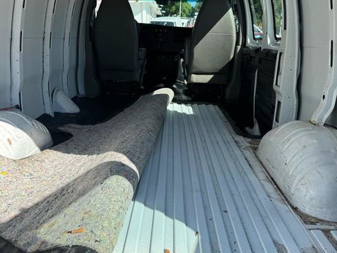 Used 2013 Chevrolet Express 2500 RWD image 15