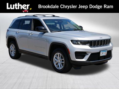 Used 2023 Jeep Grand Cherokee Laredo X AWD/4WD image 1