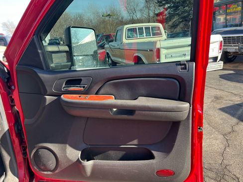 Used 2009 Chevrolet Suburban 2500 LS w/ Skid Plate Package image 17