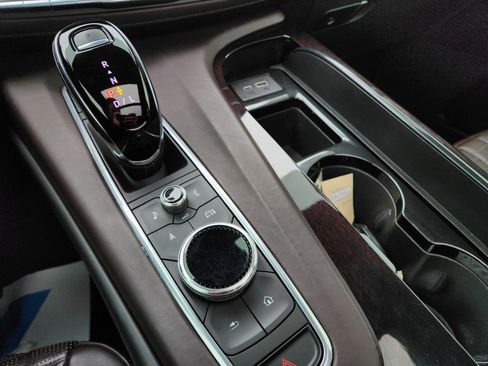 Used 2022 Cadillac Escalade Sport Platinum image 12