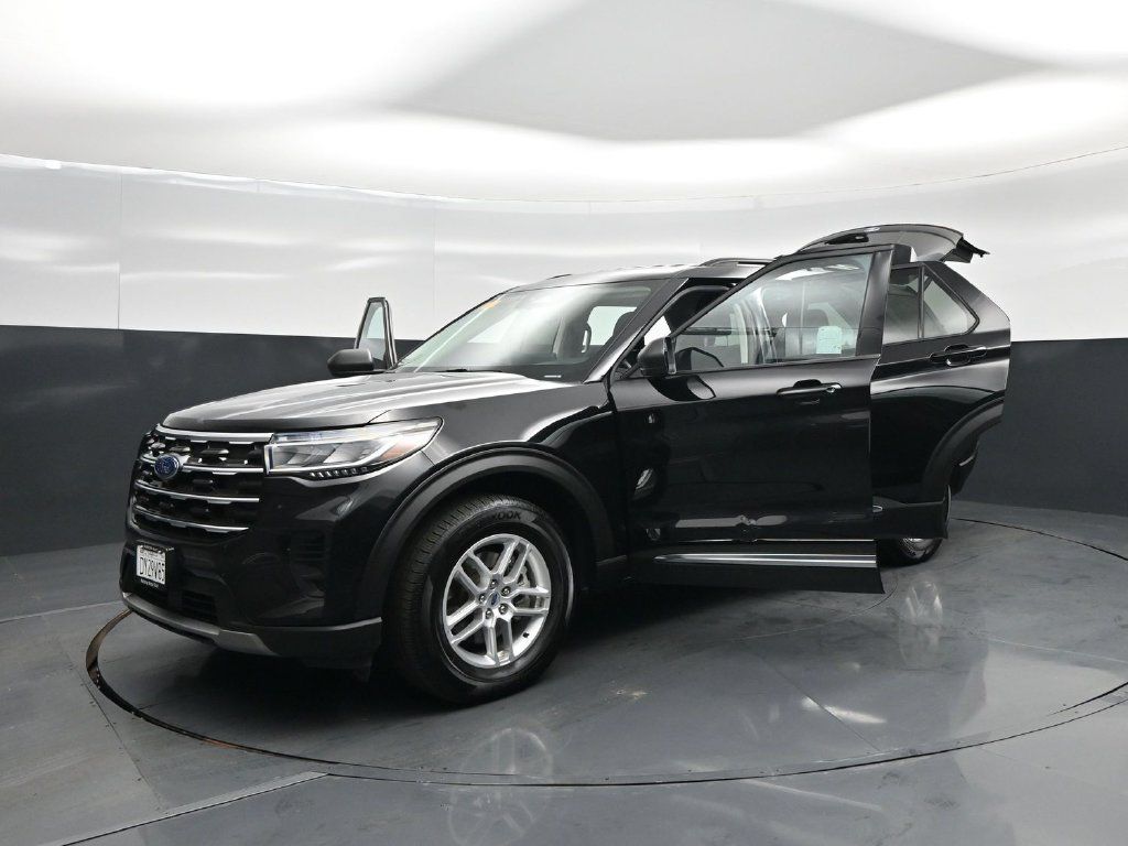 Certified 2025 Ford Explorer Active AWD/4WD image 33