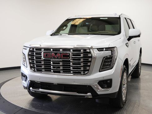 New 2026 GMC Yukon Denali w/ Sun & Power Step Package image 3