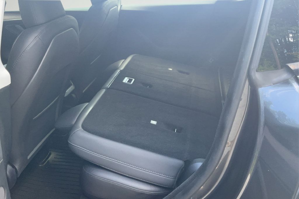 Used 2025 Tesla Model Y Performance AWD/4WD image 31