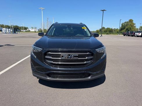 Used 2020 GMC Terrain SLE w/ Driver Convenience Package FWD image 2