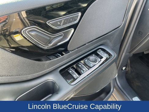 Used 2025 Lincoln Aviator 2WD image 10