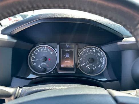 Used 2017 Toyota Tacoma TRD Sport AWD/4WD image 10