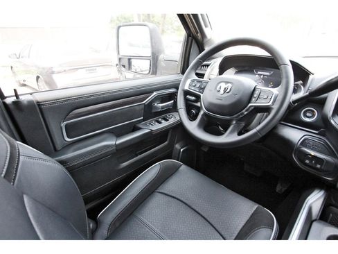 Used 2025 RAM 2500 Laramie w/ Night Edition AWD/4WD image 6