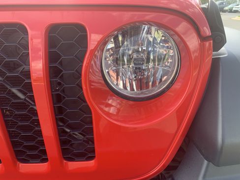 Used 2020 Jeep Gladiator Sport w/ Quick Order Package 23S AWD/4WD image 6