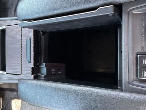 Used 2022 Toyota Sienna LE image 24