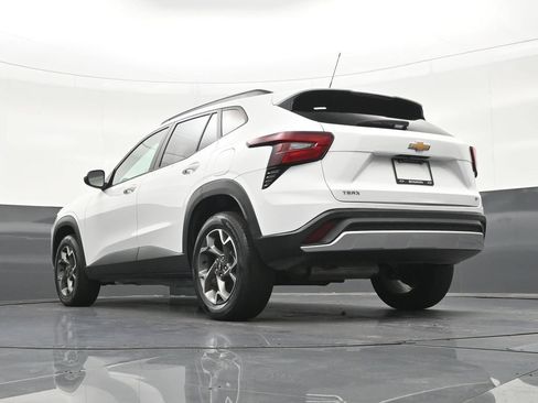 Used 2024 Chevrolet Trax LT FWD image 28
