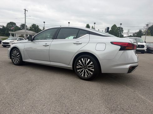Used 2024 Nissan Altima 2.5 SV FWD image 12