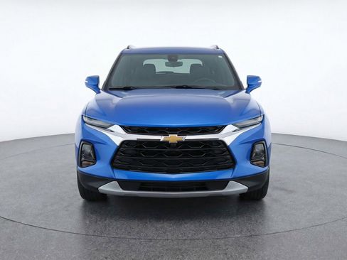 Used 2025 Chevrolet Blazer LT FWD image 2