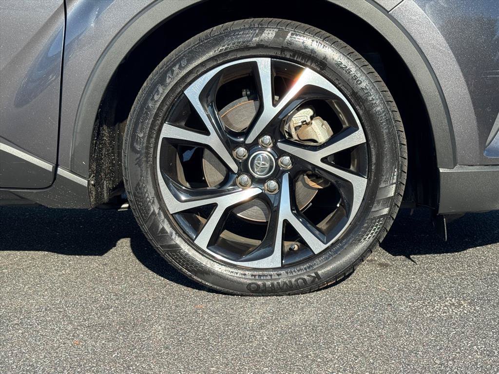 Used 2019 Toyota C-HR XLE FWD image 9
