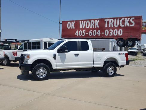 Used 2022 Ford F250 XL w/ Power Equipment Group AWD/4WD image 2