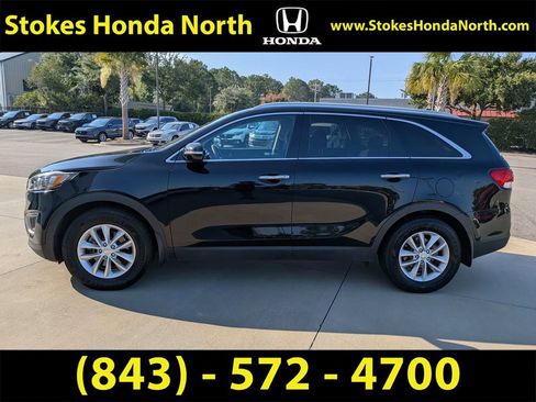 Used 2018 Kia Sorento FWD image 12