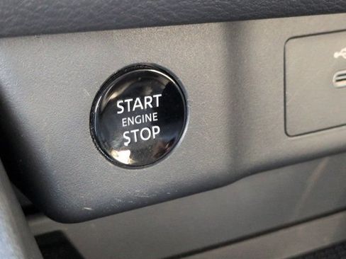 Used 2025 Nissan Rogue SV FWD image 25