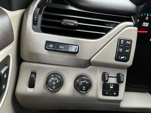 Used 2017 GMC Yukon Denali w/ Open Road Package image 11