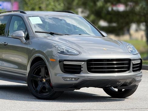 Used 2017 Porsche Cayenne S AWD/4WD image 46