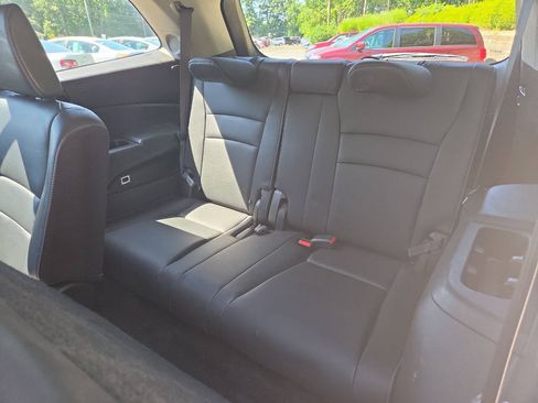 Used 2019 Honda Pilot Touring image 17