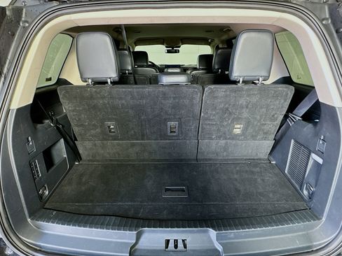 Used 2024 Ford Expedition XLT image 31