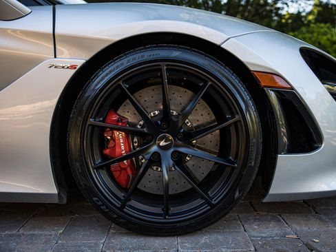 Used 2021 McLaren 720S Performance RWD image 16