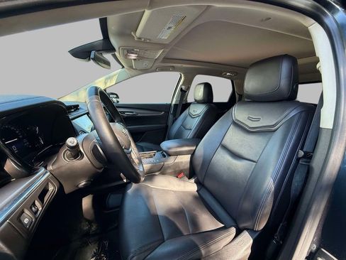 Used 2019 Cadillac XT5 Premium Luxury AWD/4WD image 2